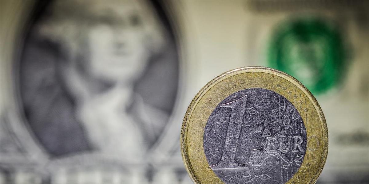 Kurz eura klesol na 1,1195 USD/EUR