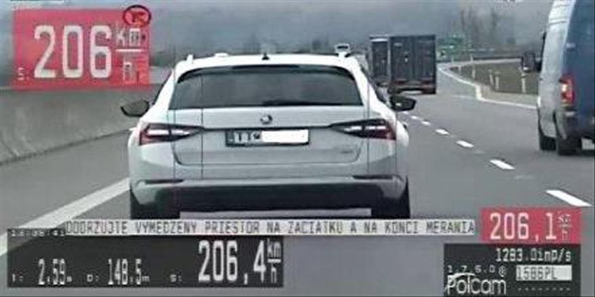 FOTO Cestný pirát na Škode Superb: Vodič sa po diaľnici D1 rútil vyše 200-kilometrovou rýchlosťou
