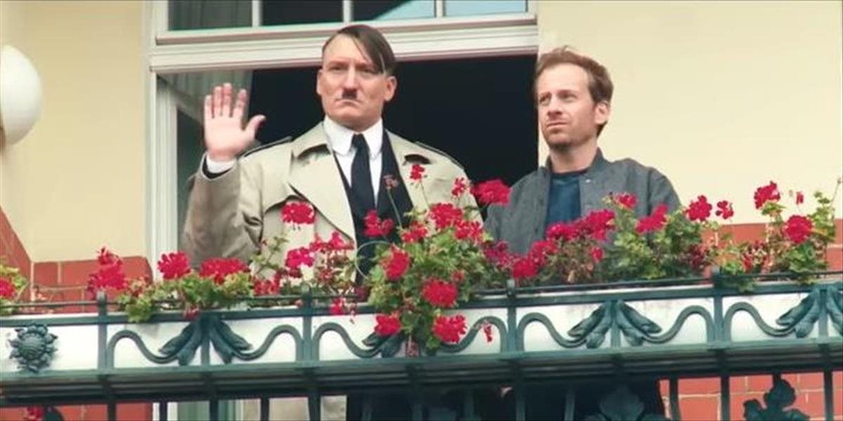 Knižný bestseller o Hitlerovi v súčasnej dobe má filmovú podobu, zabaví, ale aj zamrazí
