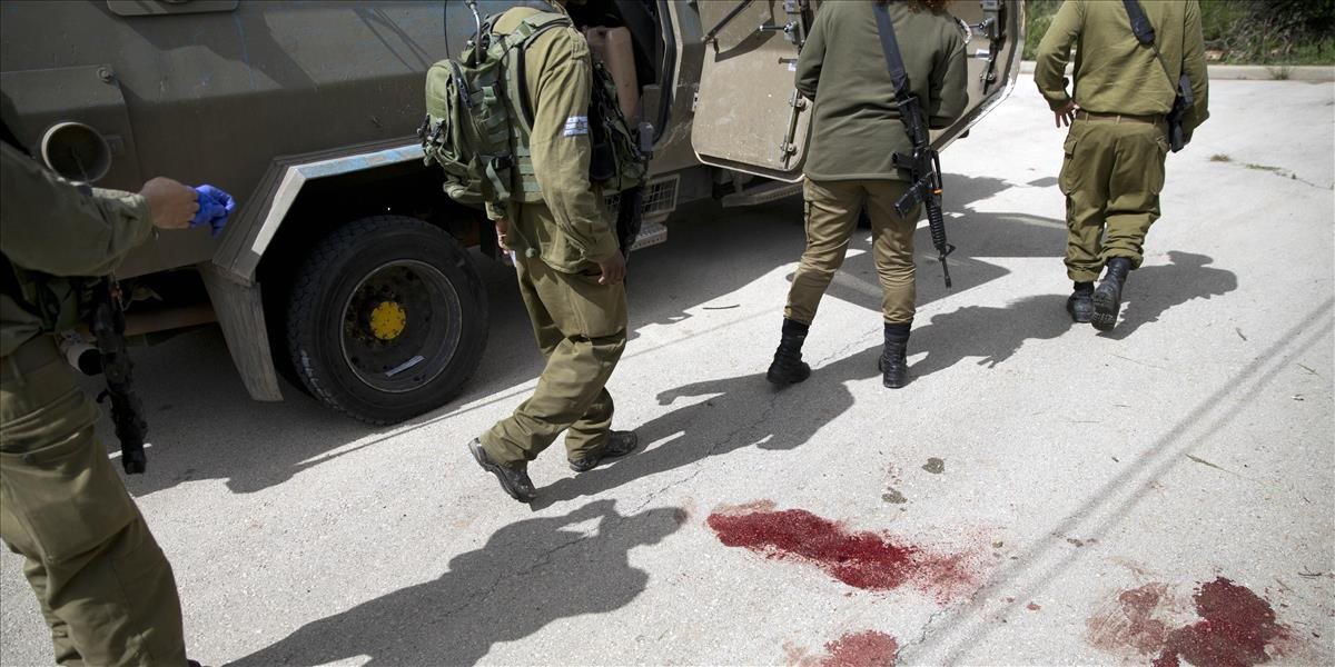 Izraelský vojak zastrelil dvoch Palestínčanov, ktorí naňho zaútočili nožmi