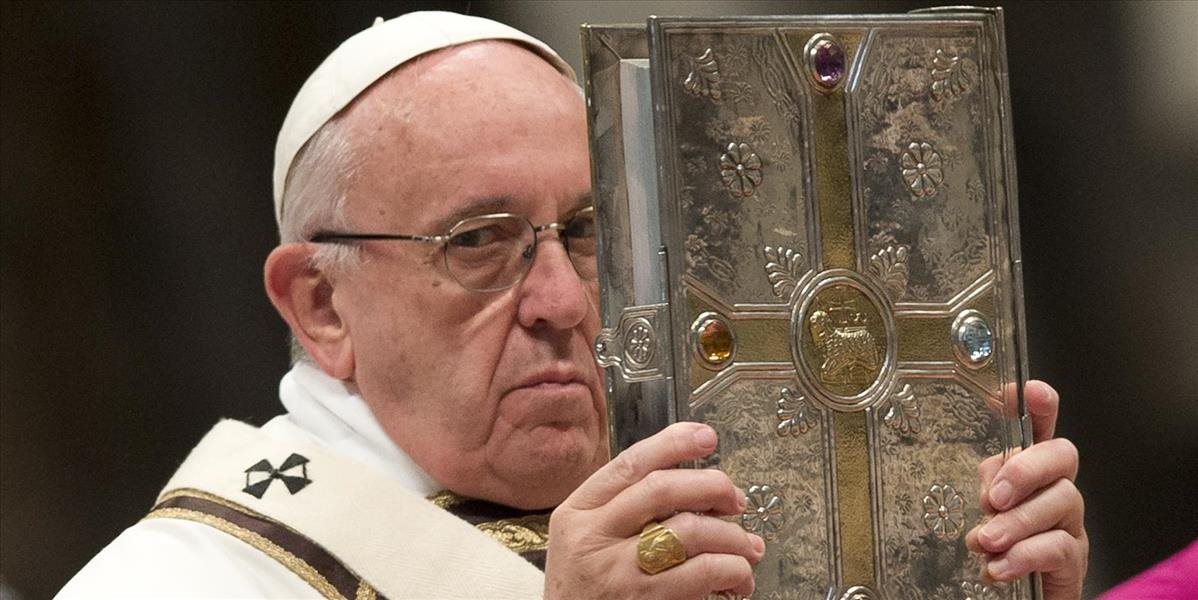 Pápež vyzval kňazov,aby odolali virtuálnej svetskosti: Sme utláčaní možnosťami konzumu
