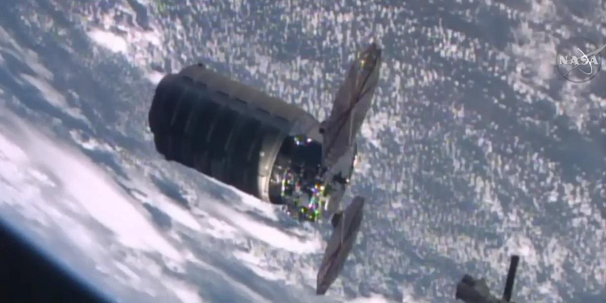 Kozmická loď Cygnus priviezla na ISS zásoby aj veľkonočnú nádielku