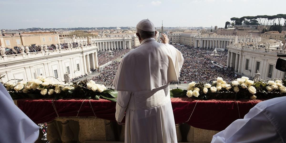 Pápež počas veľkonočnej omše vyzval na boj proti zlu zbraňami lásky