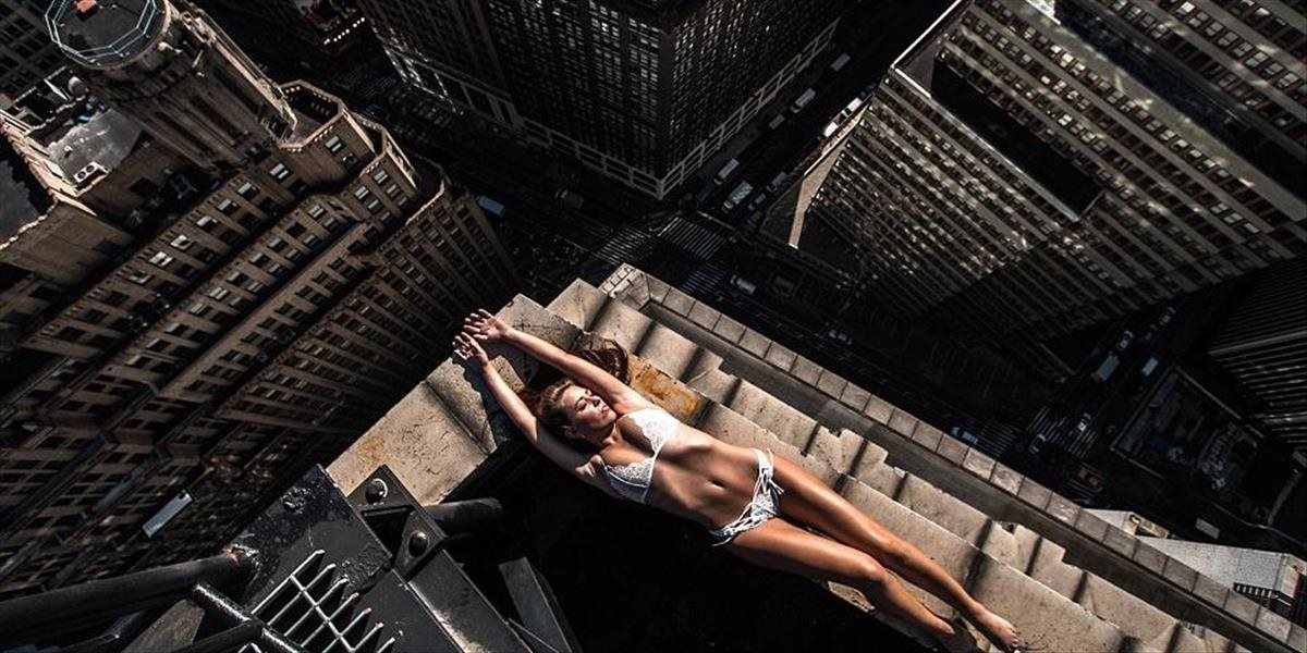 Dych vyrážajúce FOTO Japonec fotí krásne ženy na okraji mrakodrapov v New Yorku