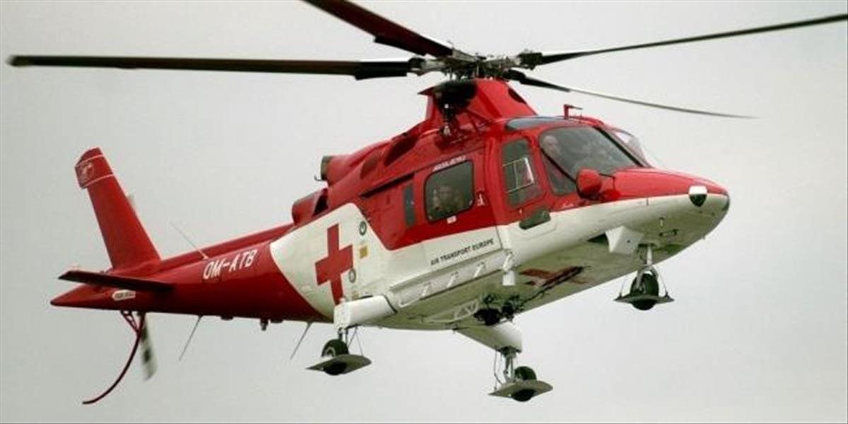 Zraneného muža z bitúnku odvážal vrtuľník