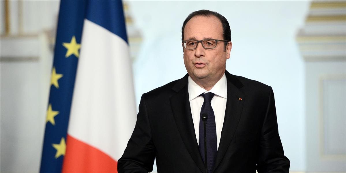 Hollande sa vzdal svojich plánov na novelizáciu ústavy i odoberania občianstva