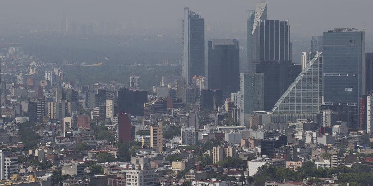 Hlavné mesto Mexika chce bojovať proti smogu zavedením dní bez áut