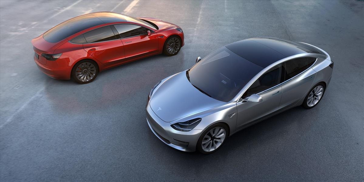 FOTO a VIDEO Tesla predstavila nový cenovo dostupný elektormobil Model 3