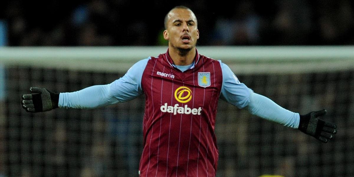 Aston Villa suspendovala Agbonlahora za fajčenie vodnej fajky