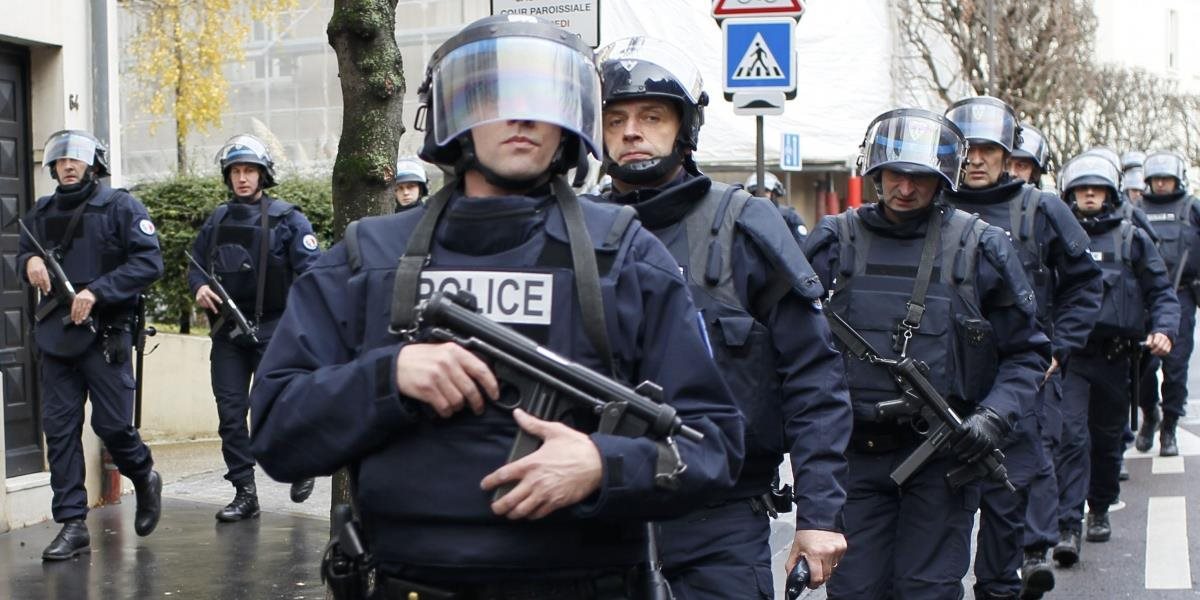Francúzska polícia zadržala 11 členov neonacistickej skupiny