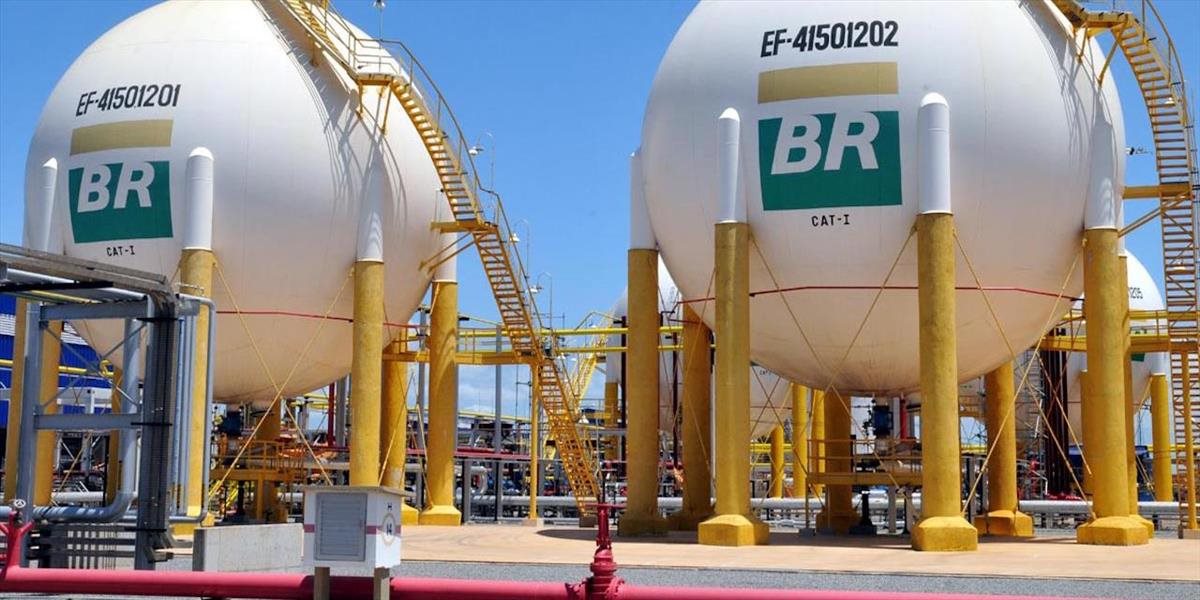 Brazílsky ropný koncern Petrobras chce do 5 rokov zrušiť 12-tisíc miest