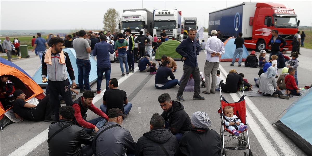 Pri grécko-macedónskych hraniciach protestovali migranti i domáci Gréci