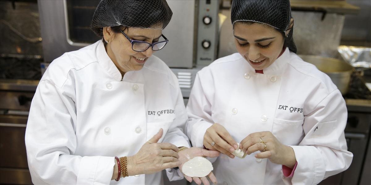 Start-up v New Yorku urobil šéfkuchárov z utečencov a ponúka etnické jedlá