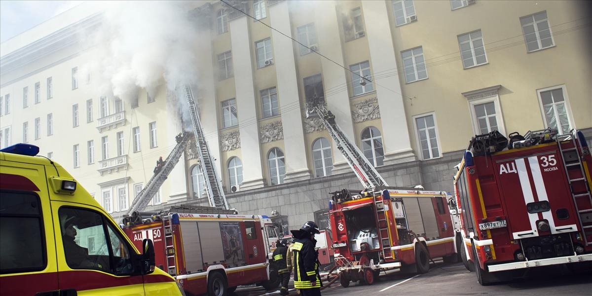 Stovky hasičov v akcii: Bývalé sídlo ruského ministerstva obrany zachvátil požiar!