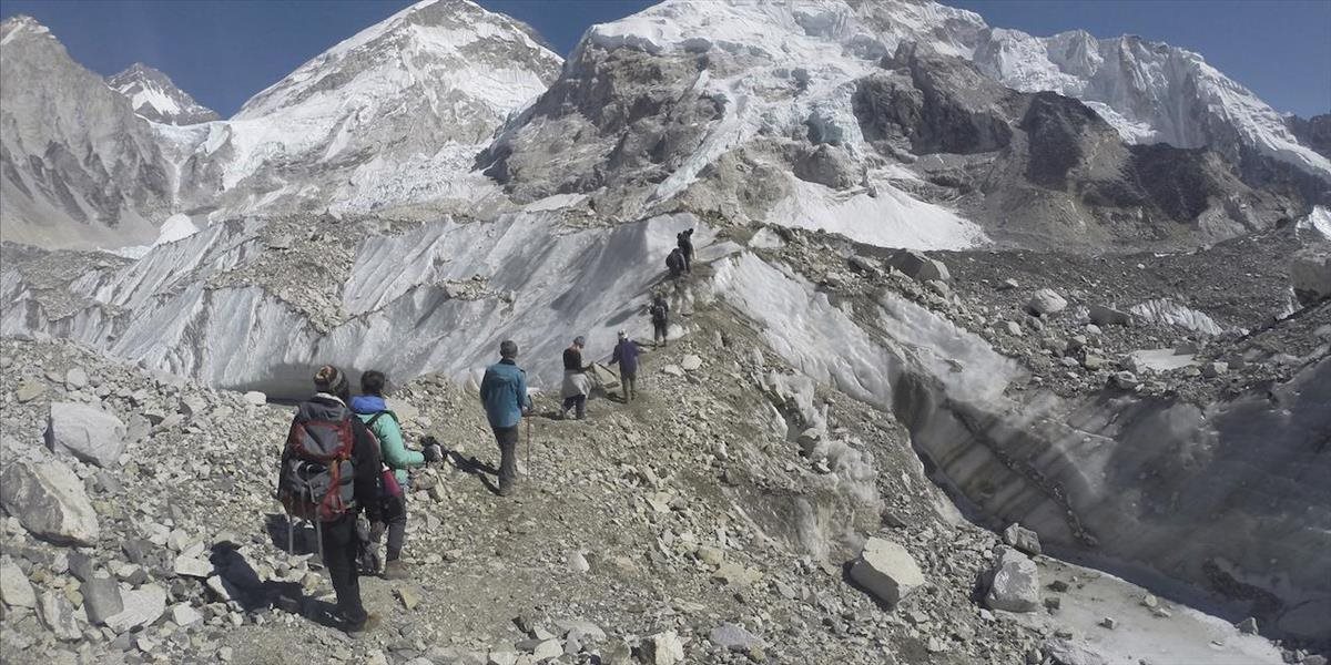 Po dvoch rokoch katastrof sa začala horolezecká sezóna na Evereste
