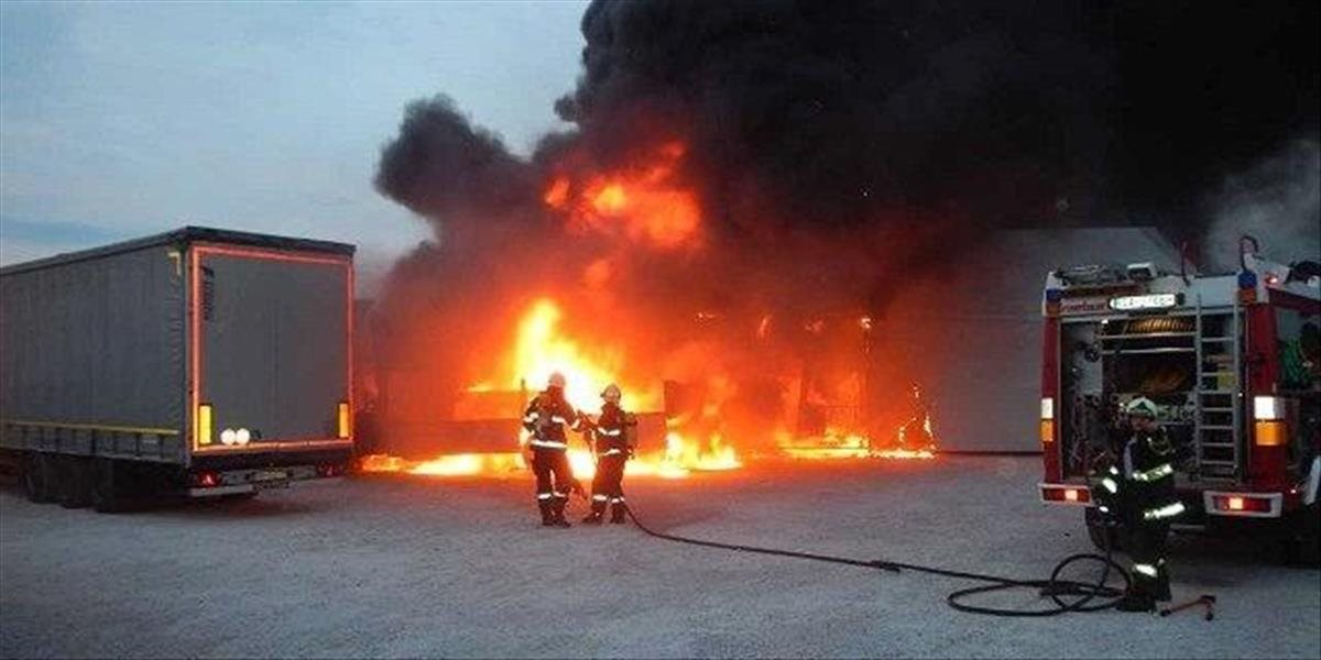 V Partizánskej Ľupči horela výrobná hala, škodu vyčíslilina 500.000 eur