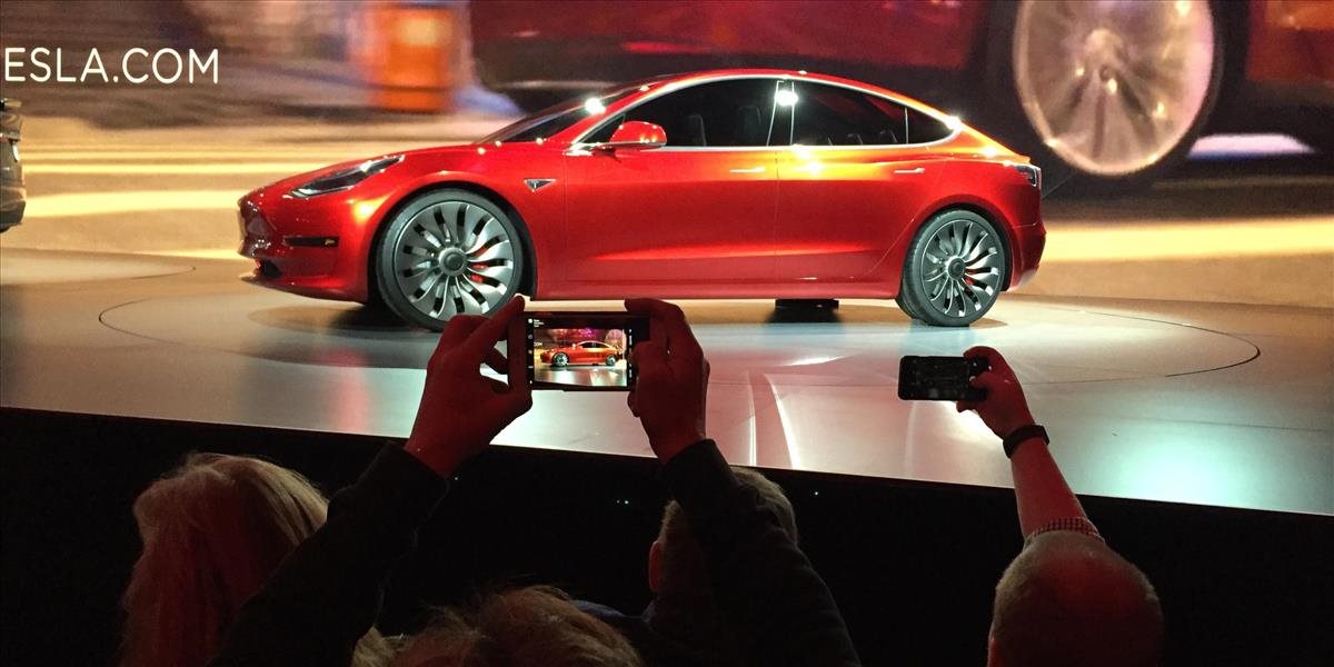 Tesla už eviduje 276-tisíc objednávok na nový "ľudový"model 3