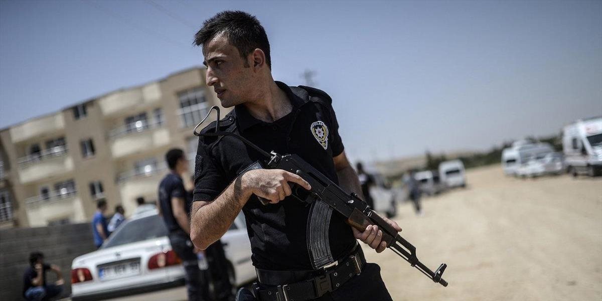 Turecká polícia zadržala v Izmire trojicu mužov podozrivých z prípravy atentátu