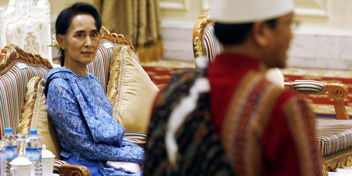 Mjanmarský parlament schválil pre Su Ťij kvázi premiérsku funkciu