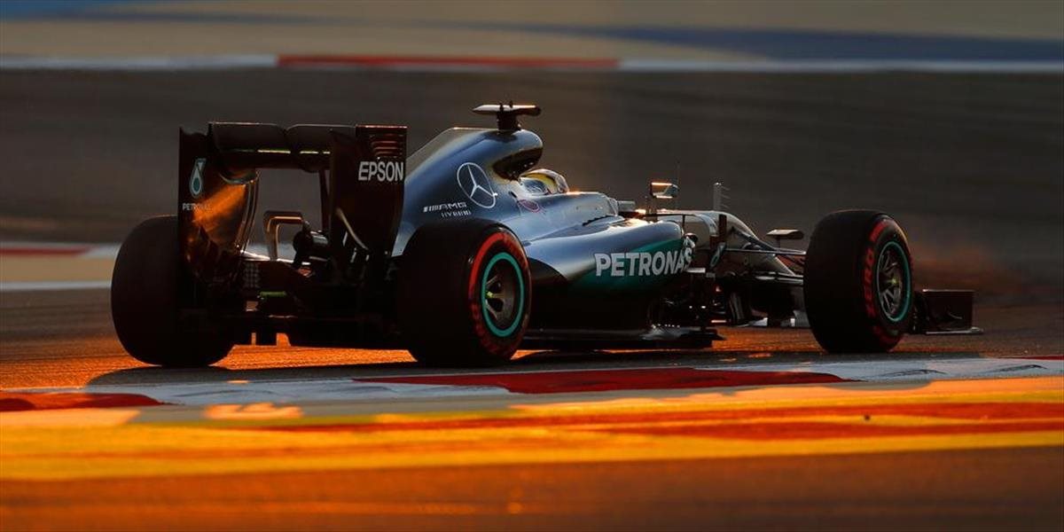 F1: Mercedes v Číne s rôznou pneumatikovou stratégiou