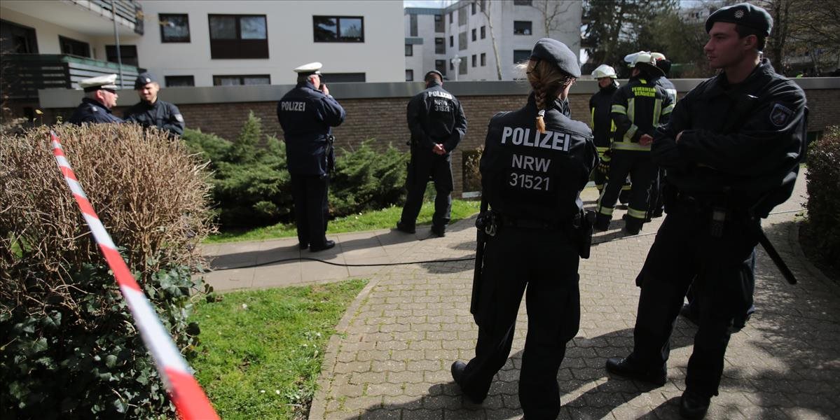 Nemecká polícia pri domových prehliadkach našla xenofóbny materiál, zhabala mobily aj počítače