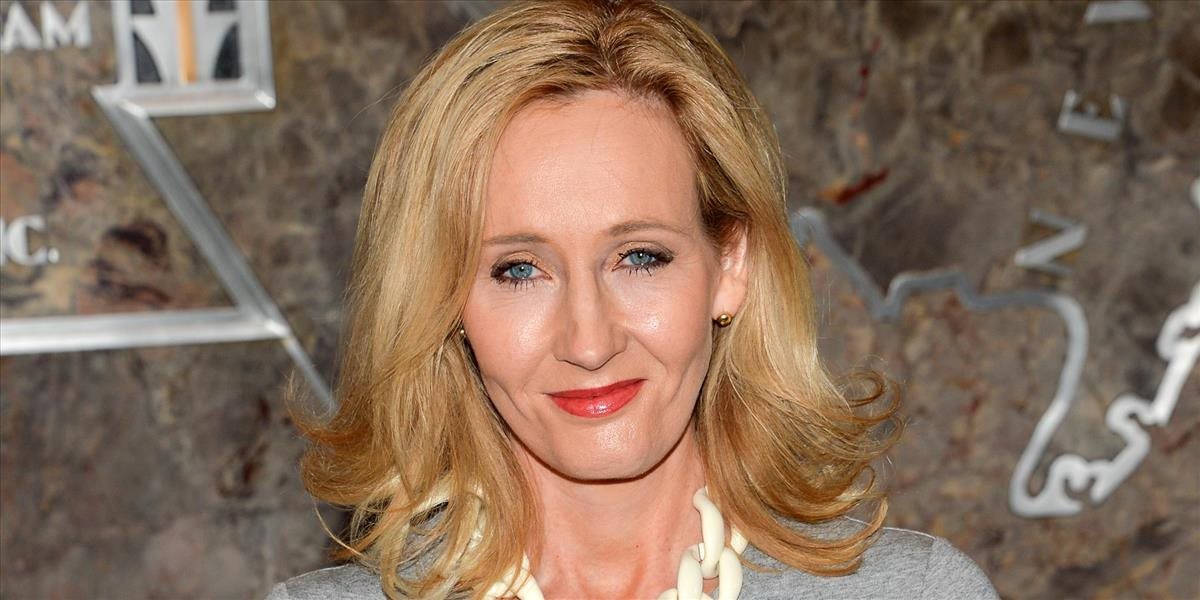 Stoličku J. K. Rowling vydražili za takmer 400-tisíc dolárov