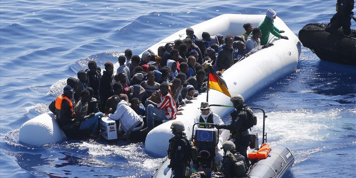 Do Talianska sa na preplnenom člne priplavili stovky migrantov z Egypta