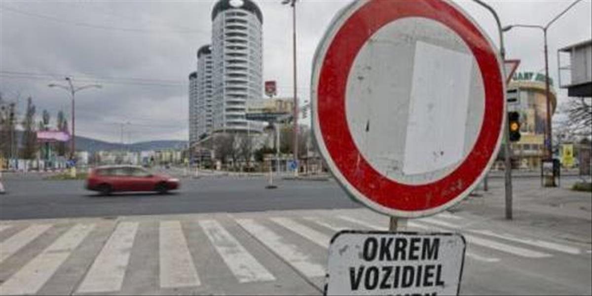 Polícia upozorňuje na viaceré dopravné obmedzenia v Bratislave