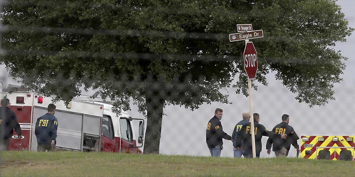 FOTO Na leteckej základni v Texase vyhlásili poplach, pri streľbe zomreli dva ľudia, viacerí sú ranení