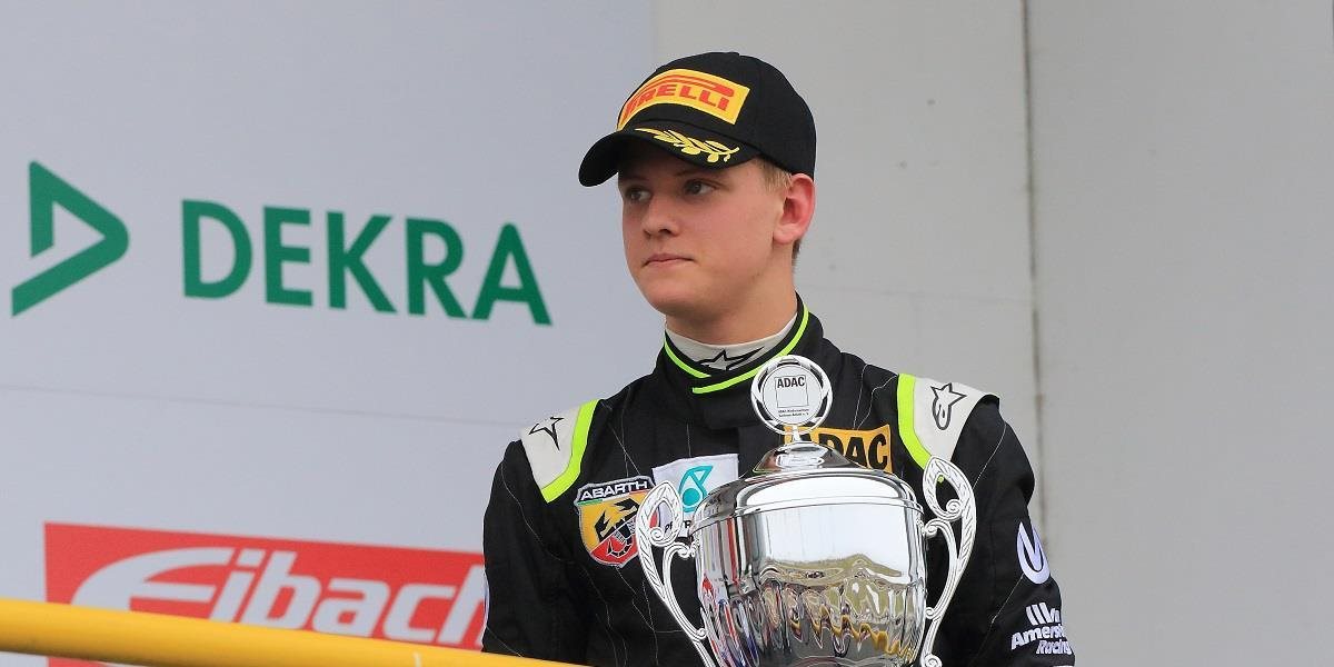 Schumacherov syn Mick vyhral prvé preteky v kariére
