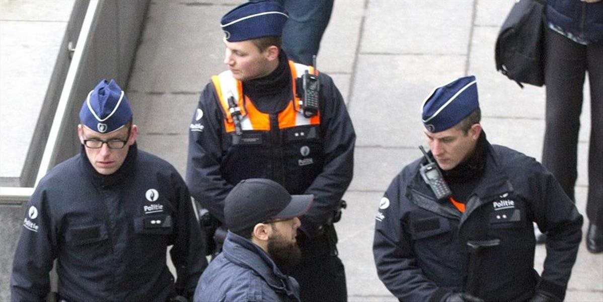 Pri zásahu proti podozrivým teroristom zatkli v Bruseli šiesteho muža