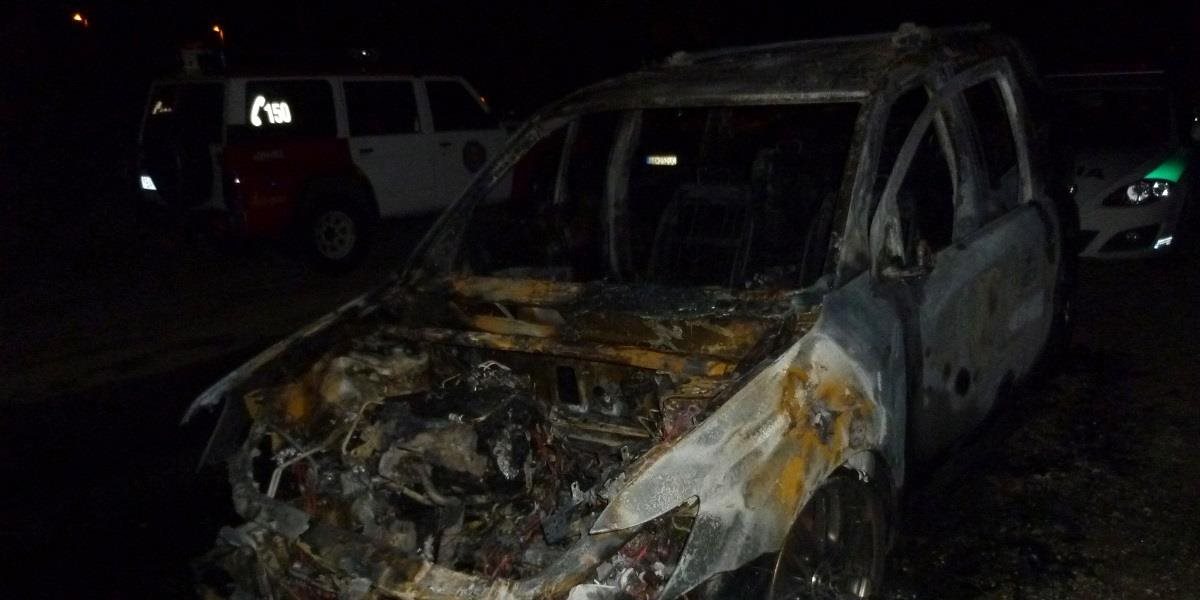 Novobanskej mestskej poslankyni zhorelo auto