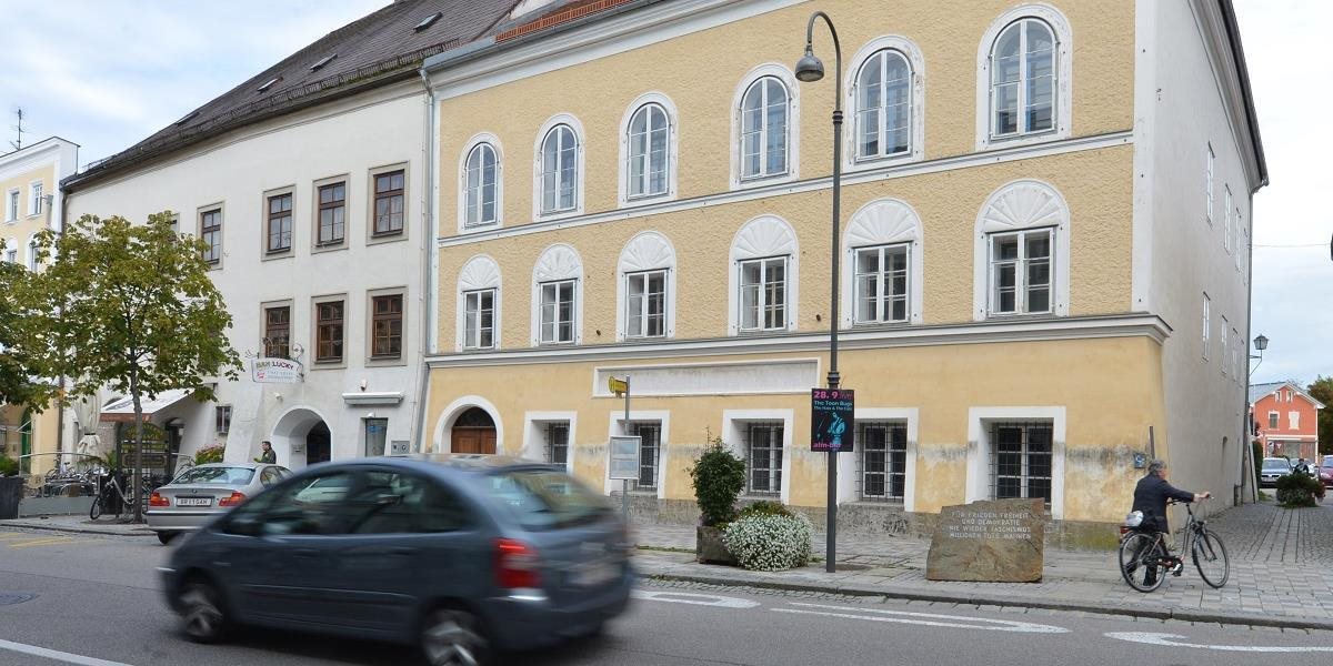 Rakúska vláda chce prevziať kontrolu nad rodným domom Adolfa Hitlera
