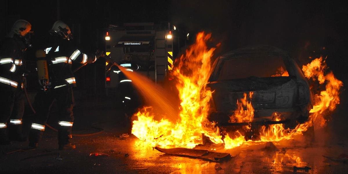 Požiar osobného auta zlikvidovali hasiči za necelých 40 minút