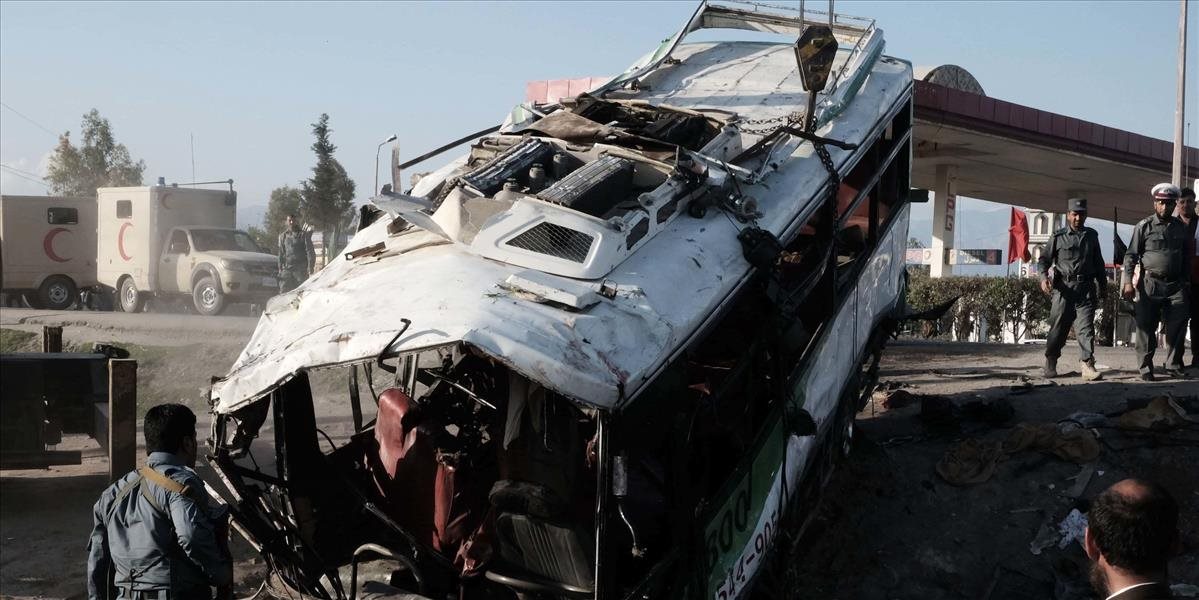 V Afganistane zabíjal samovražedný atentátnik na motorke, zomrelo 13 mladých brancov