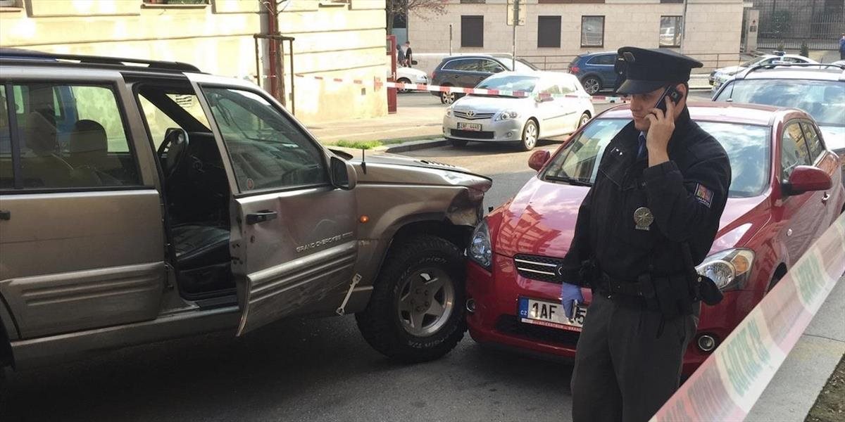 VIDEO Opitý policajt v Prahe narazil do 51 áut: Nemá ani povinné poistenie!