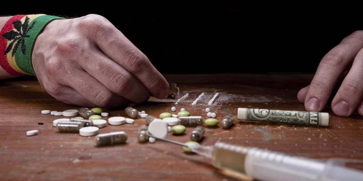Mladí užívatelia drog sa boja vyhľadať pomoc, upozornila mimovládna organizácia