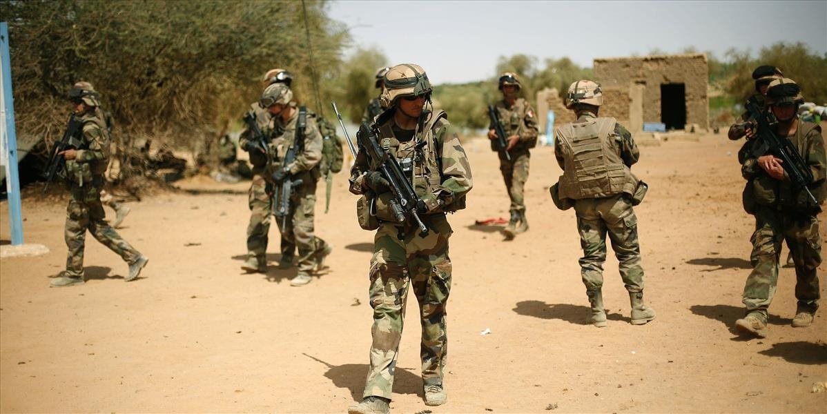 Výbuch míny zabil v Mali troch francúzskych vojakov