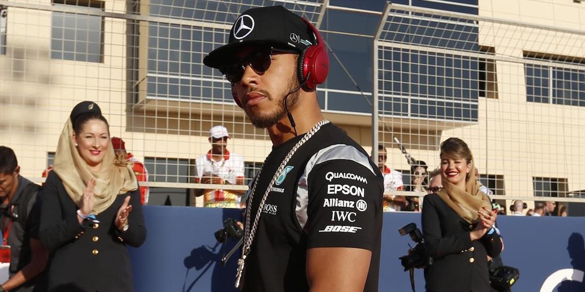 F1: Hamiltona potrestali za výmenu prevodovky stratou 5 miest na štarte VC Číny