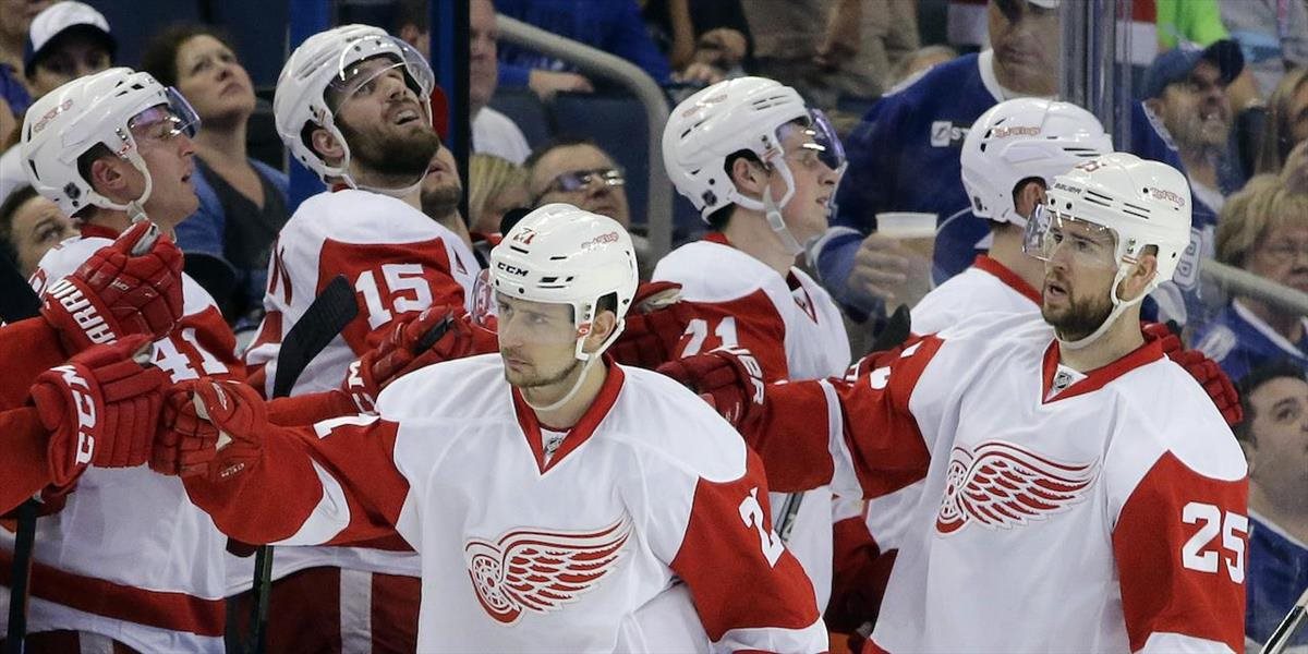 NHL: Tatarova asistencia, prehry Detroitu a Chicaga