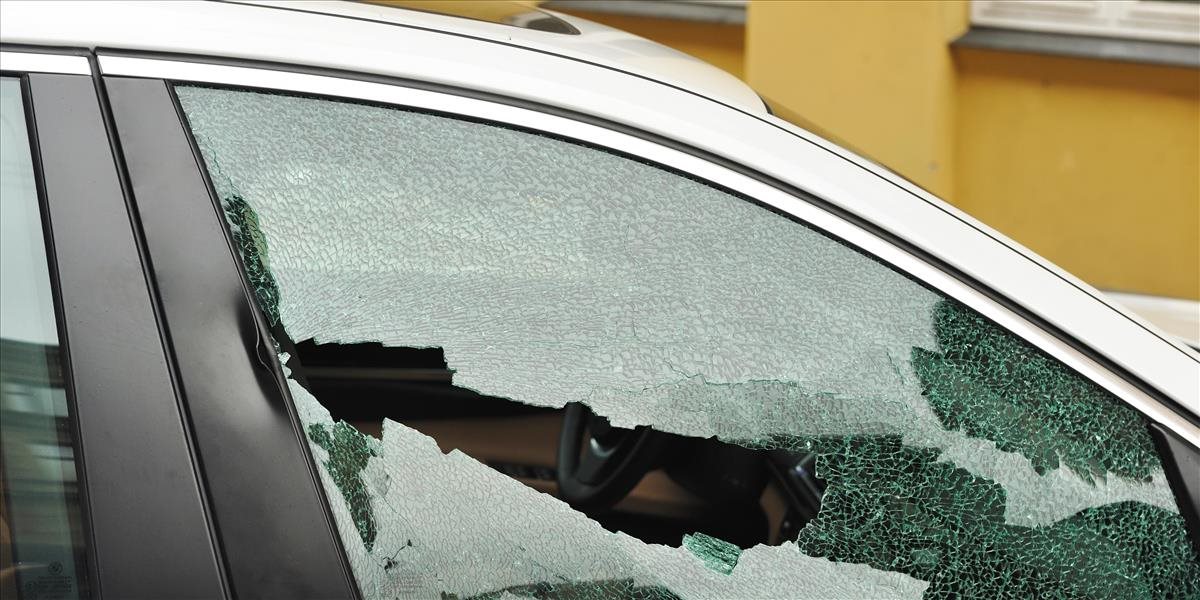 V Prešove zničil vandal deväť áut