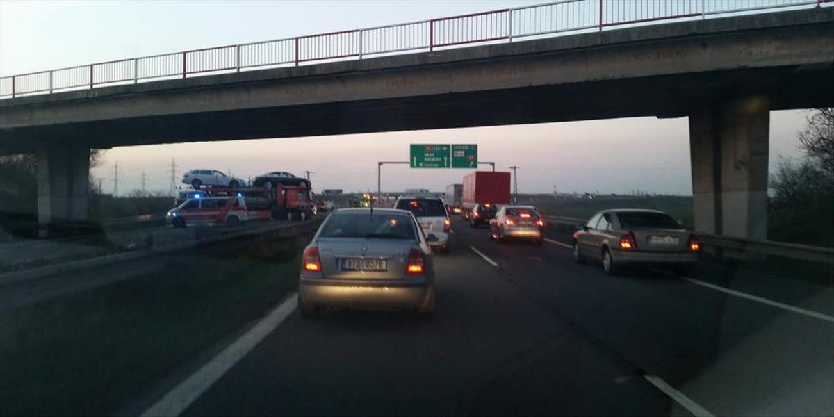 Na diaľnici D1 pri Lemešanoch sa zrazili štyri autá