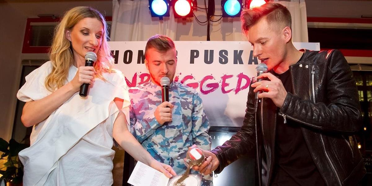 FOTO a VIDEO Nový album Thomasa Puskailera pokrstili  pôdou zo štyroch krajín Adela Banášová a Martin Madej