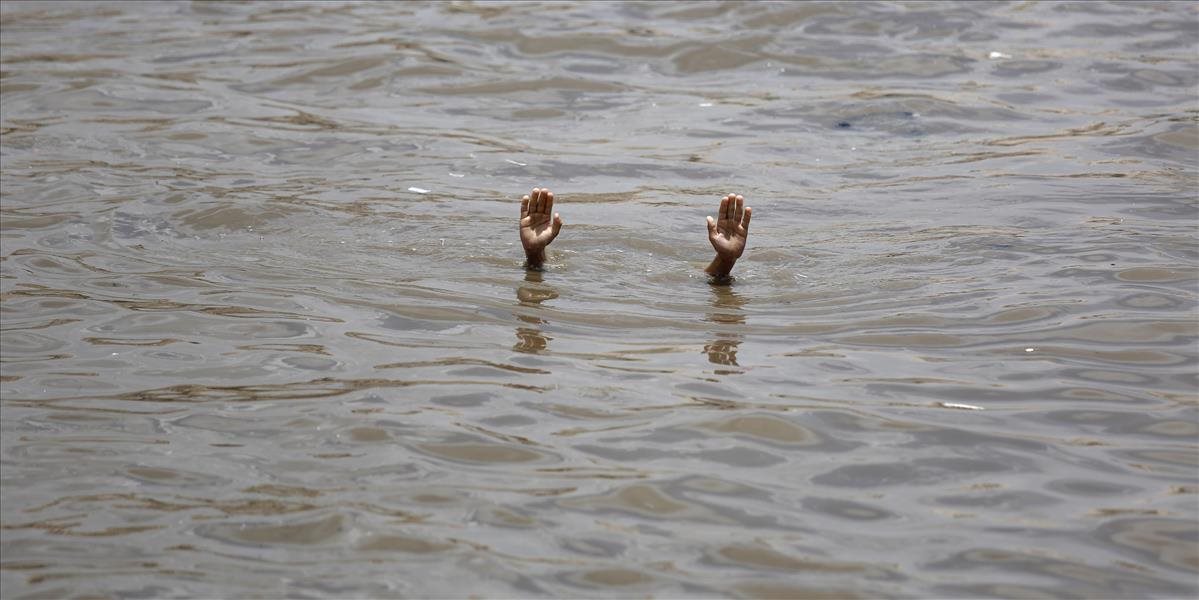 FOTO Povodne na Arabskom polostrove si vyžiadali už najmenej 15 obetí, o domov prišli stovky ľudí