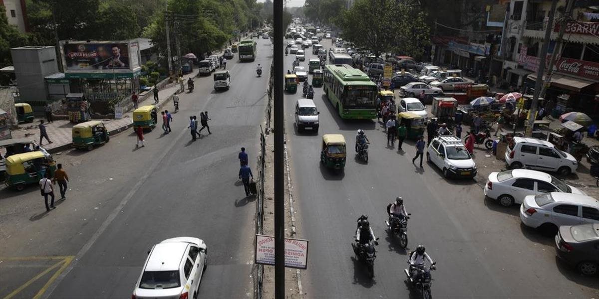 Indické hlavné mesto Naí Dillí začalo obmedzovať počet áut, aby očistilo ovzdušie