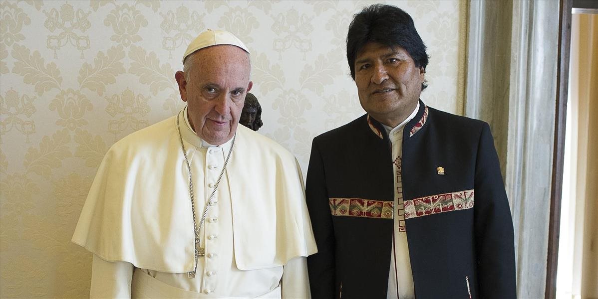 Bolívijský prezident daroval pápežovi knihy o pozitívnych účinkoch koky