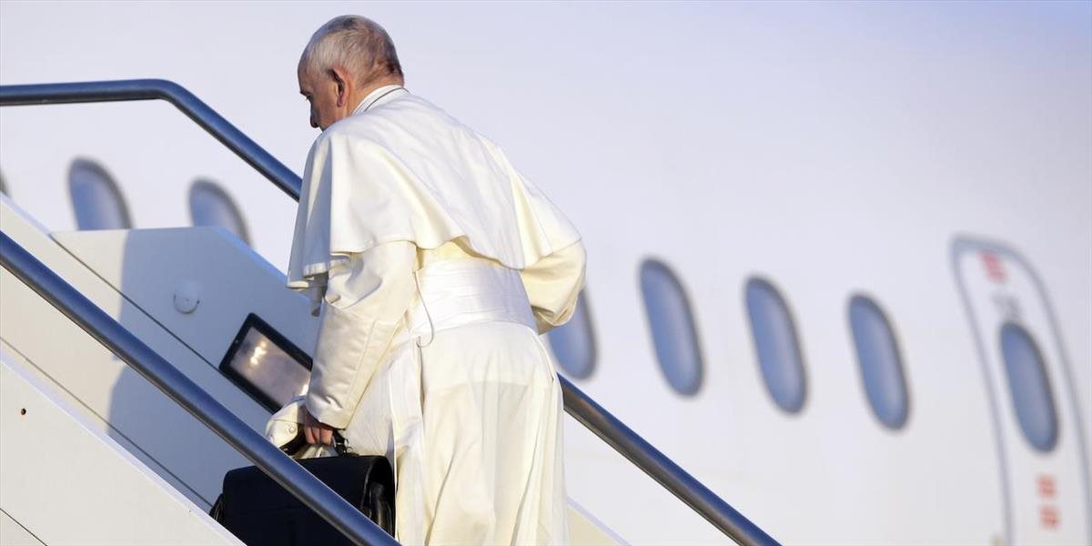 Pápež František bude na gréckom ostrove Lesbos obedovať s utečencami