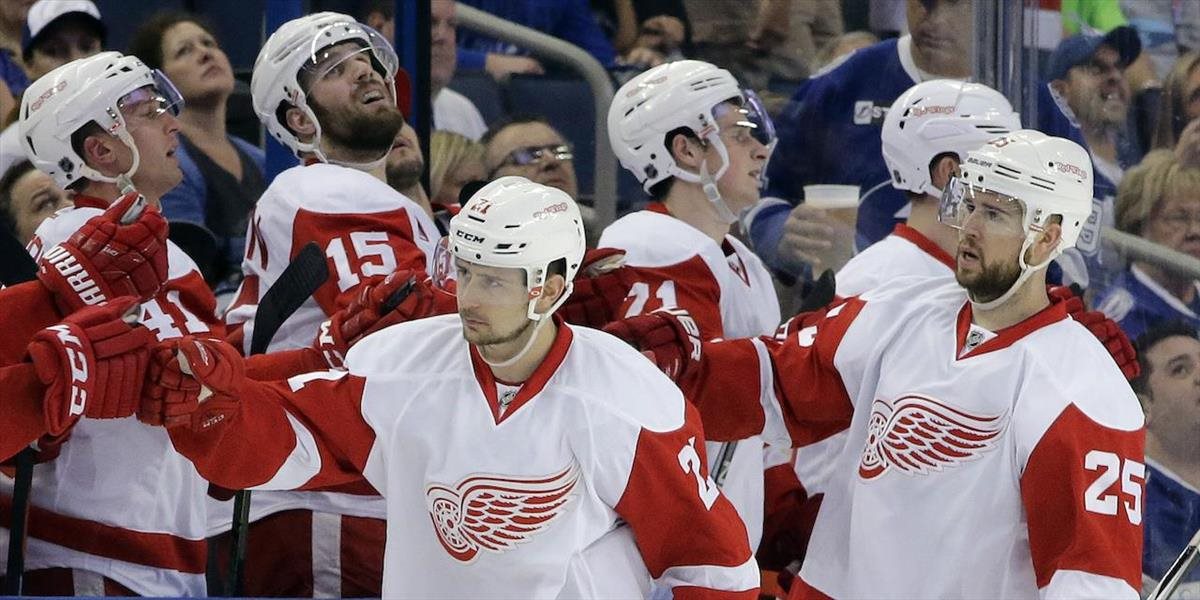 NHL: Tatarova asistencia pri prehre Detroitu, triumf Chicaga