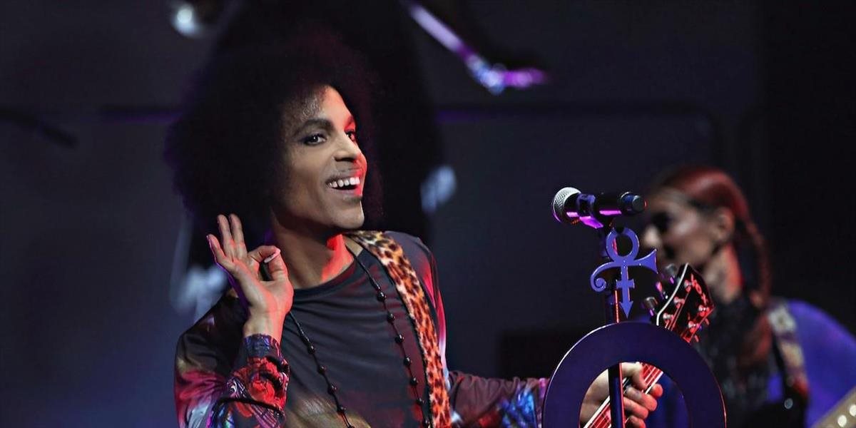 Spevák Prince skončil v nemocnici