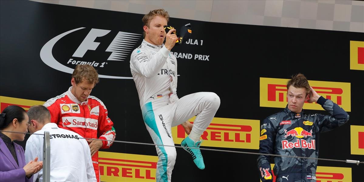 F1: Rosberg vyhral aj tretie preteky sezóny, triumfoval na VC Číny
